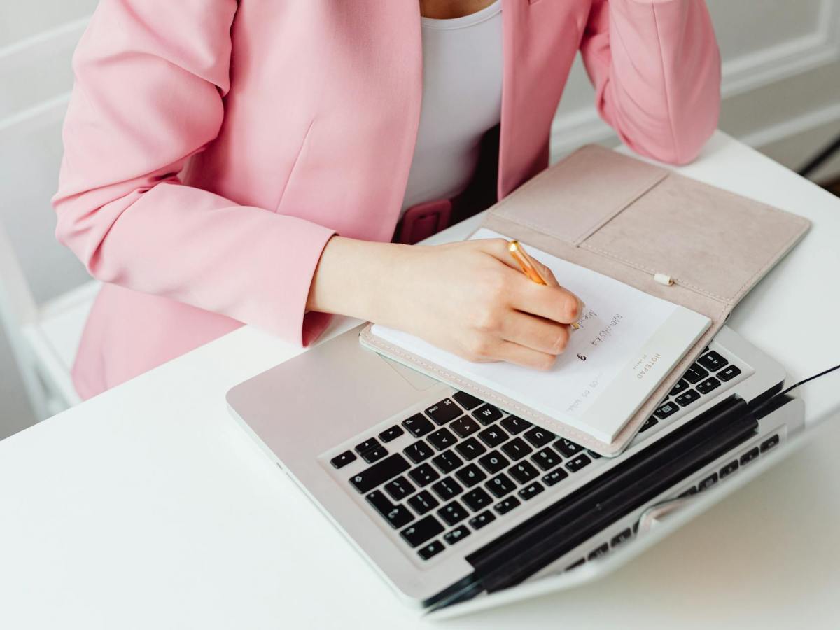 How to Be a Great Leasing Consultant: A Beginner’s Guide for Women Ready to Level&nbsp;Up